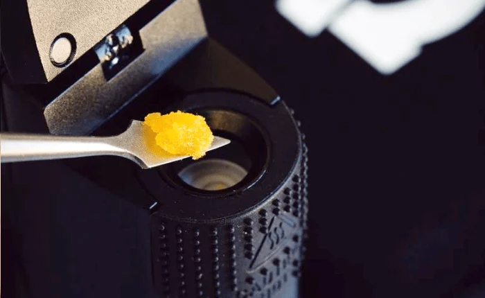 Loading concentrate into the G Pen Roam with the tool