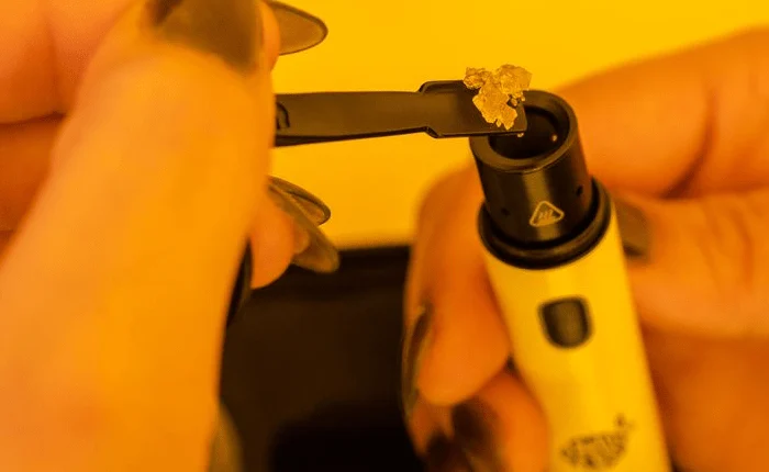 Loading concentrate into the Lemonnade x G Pen Micro+