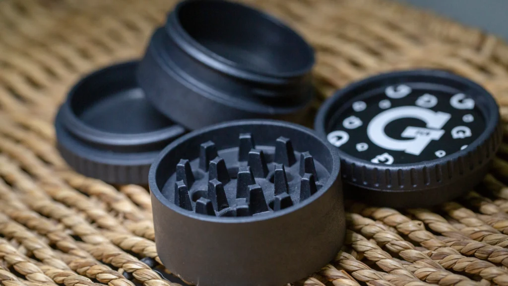 How to Use a Dry Herb Grinder: Complete Beginner's Guide (2026)