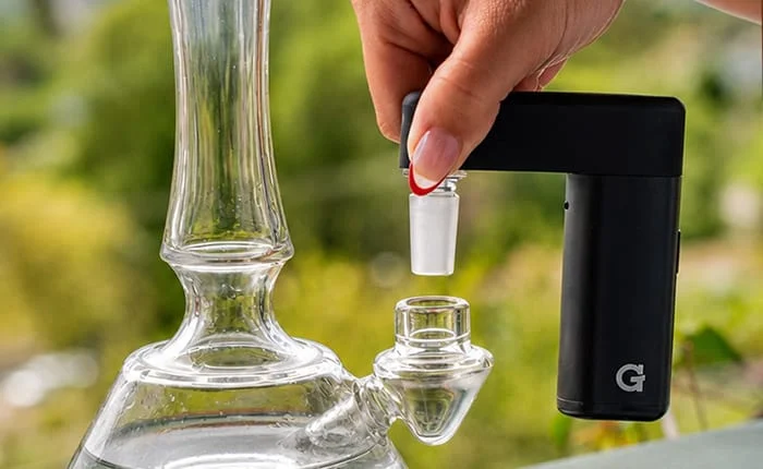 G Pen Micro II with the Rig Adapter connected to a glass water pipe
